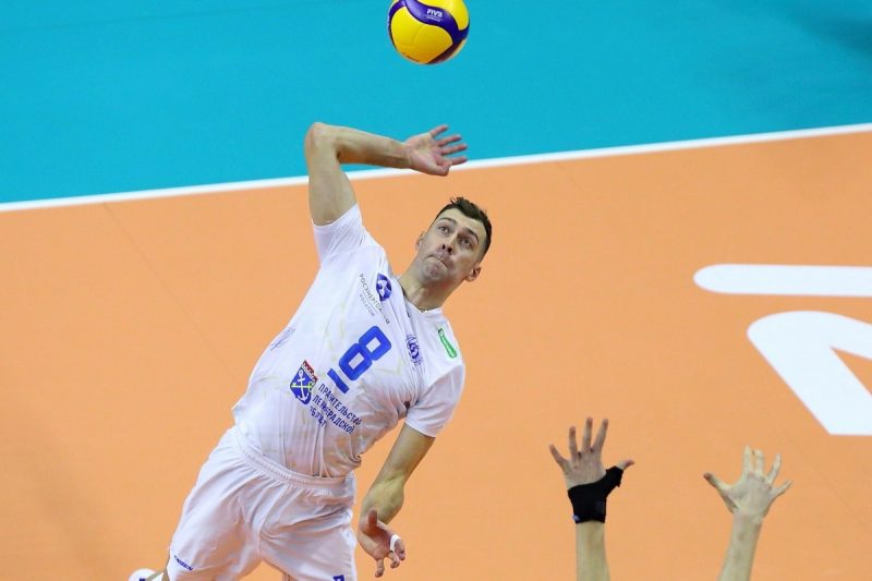 Biryukov ist der wichtigste Dudelsackspieler Russlands: Volleyballanalysen von Pooh